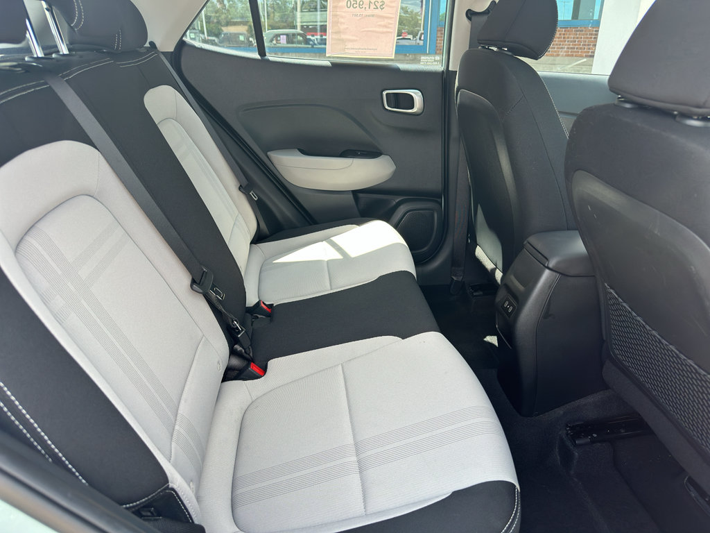 Used 2025 Hyundai Venue SEL FWD image 30