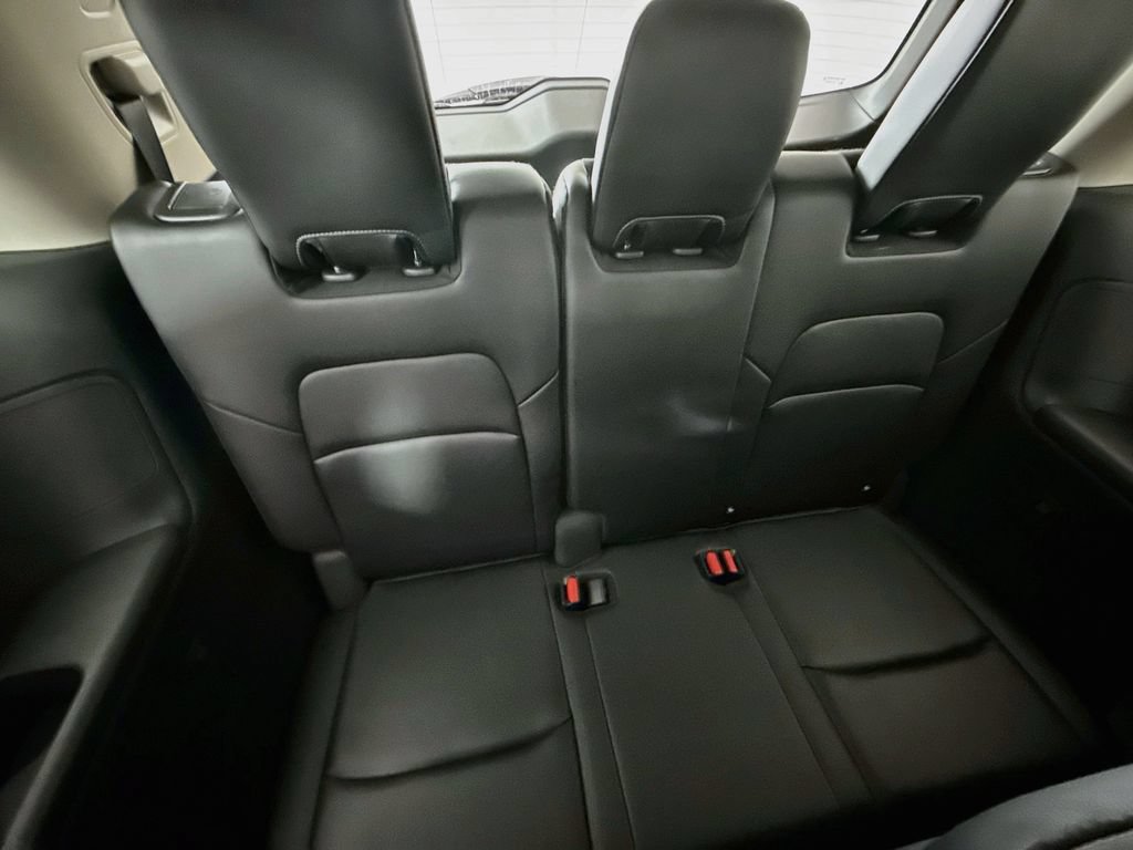Used 2023 Nissan Pathfinder SL w/ Lighting Package (N92) AWD/4WD image 26