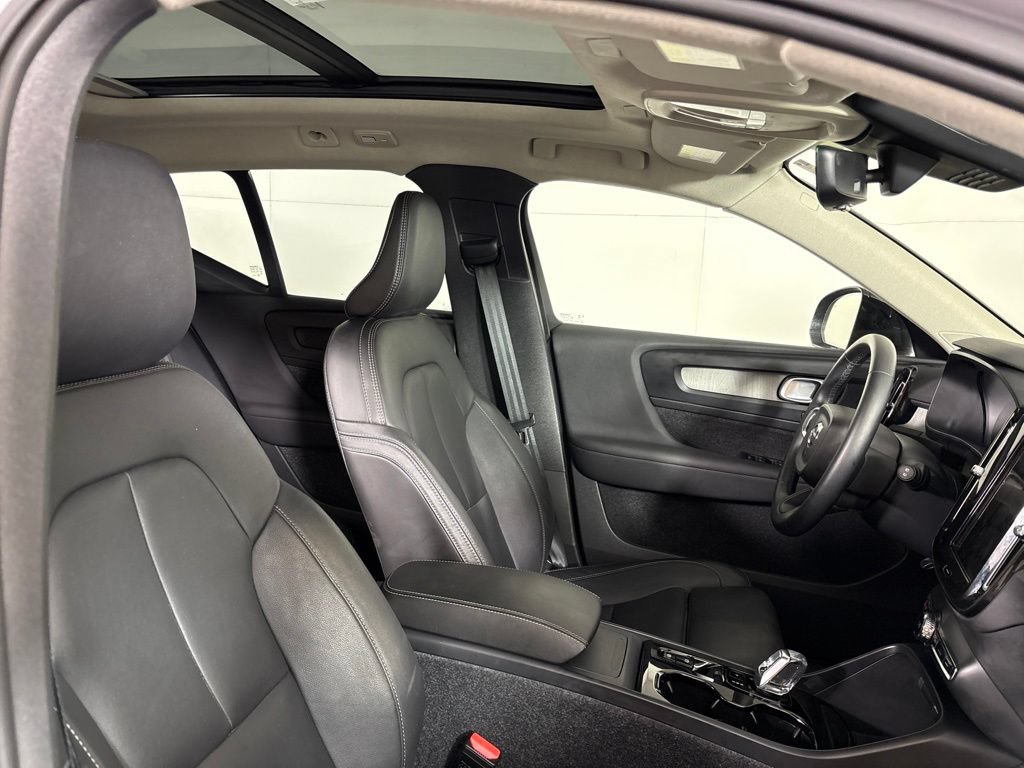 Used 2026 Volvo XC40 B5 Plus AWD/4WD image 18