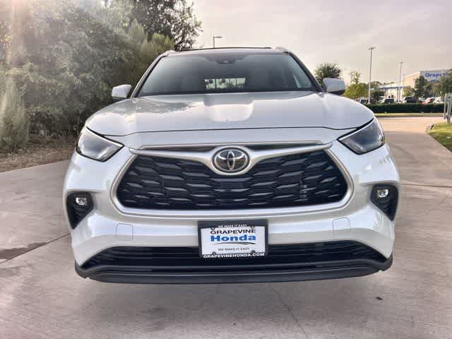 Used 2022 Toyota Highlander XLE AWD/4WD image 7