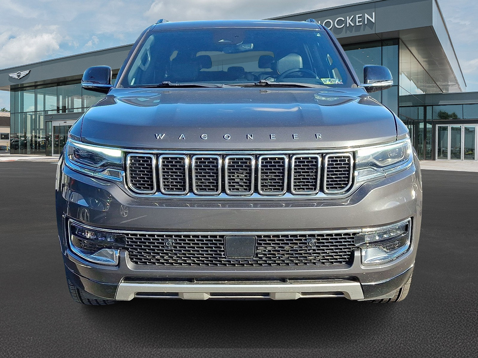 Used 2023 Jeep Wagoneer L Series II image 3