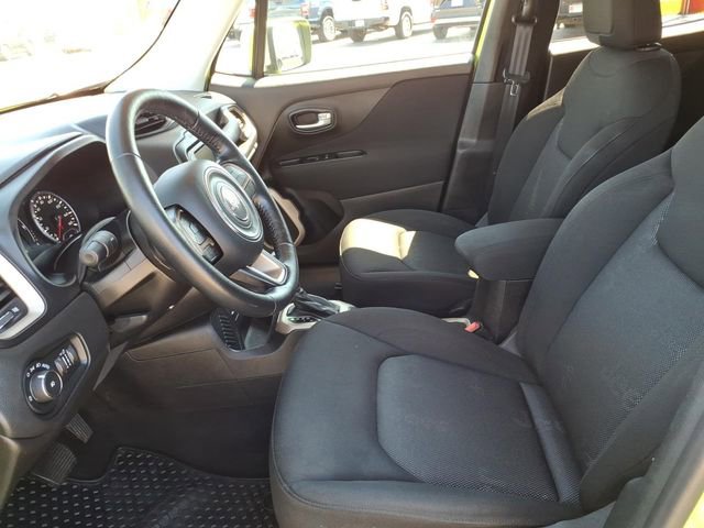 Used 2017 Jeep Renegade Latitude w/ Popular Equipment Group image 12