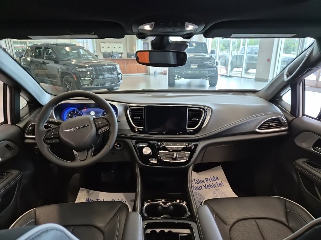 New 2026 Chrysler Pacifica Limited w/ S Appearance Package image 19