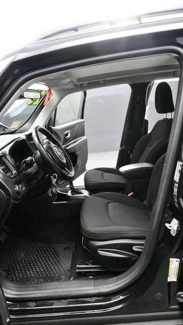 Used 2020 Jeep Renegade Altitude AWD/4WD image 18