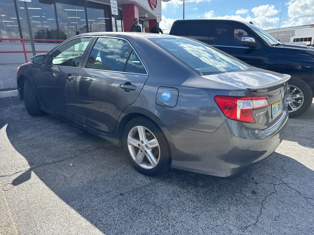 Used 2014 Toyota Camry SE image 4