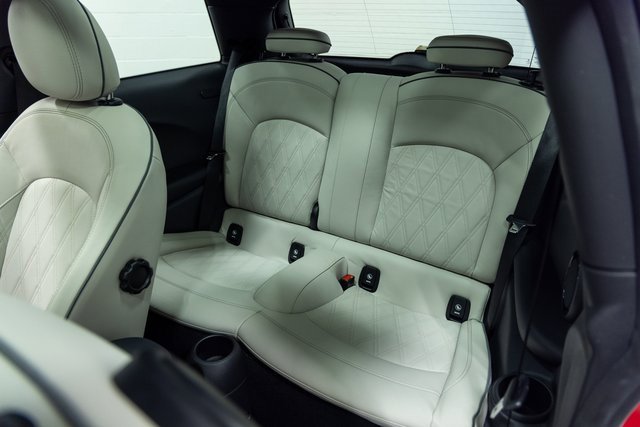 Used 2023 MINI Cooper 2-Door Hardtop w/ Signature Upholstery Package image 24
