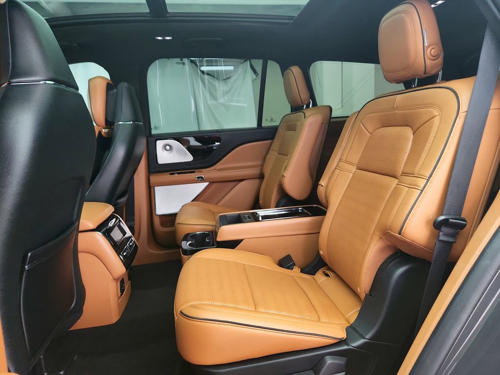 Used 2020 Lincoln Aviator Black Label Grand Touring w/ Class IV Trailer Tow Package image 32