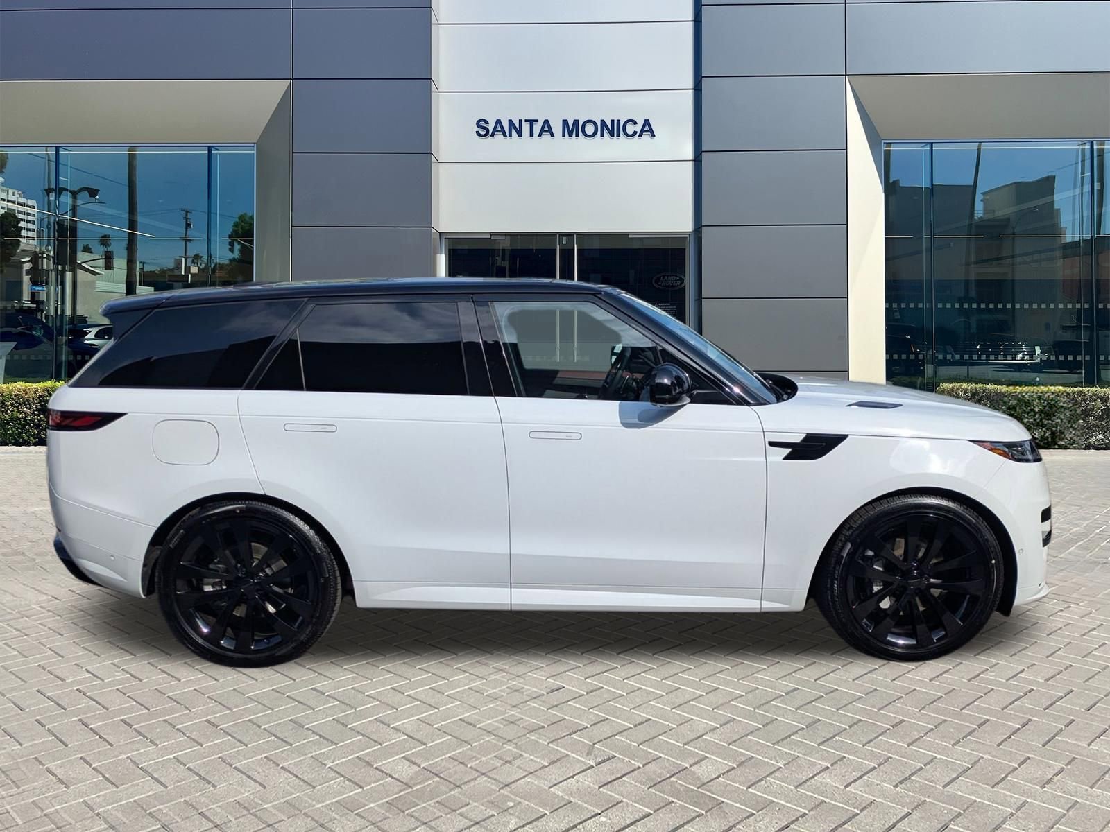 New 2026 Land Rover Range Rover Sport Dynamic SE AWD/4WD image 6
