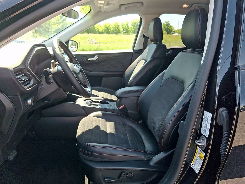 Used 2022 Ford Escape SEL w/ SEL Stealth AWD Package image 15