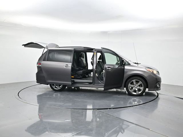 Used 2013 Toyota Sienna SE FWD image 51