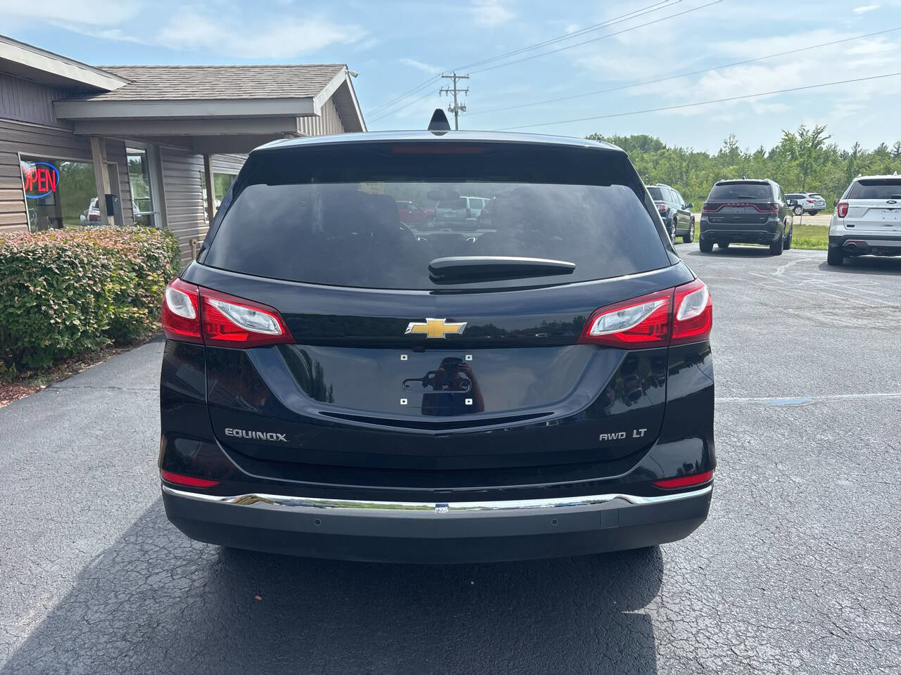 Used 2020 Chevrolet Equinox LT w/ Driver Convenience Package image 5