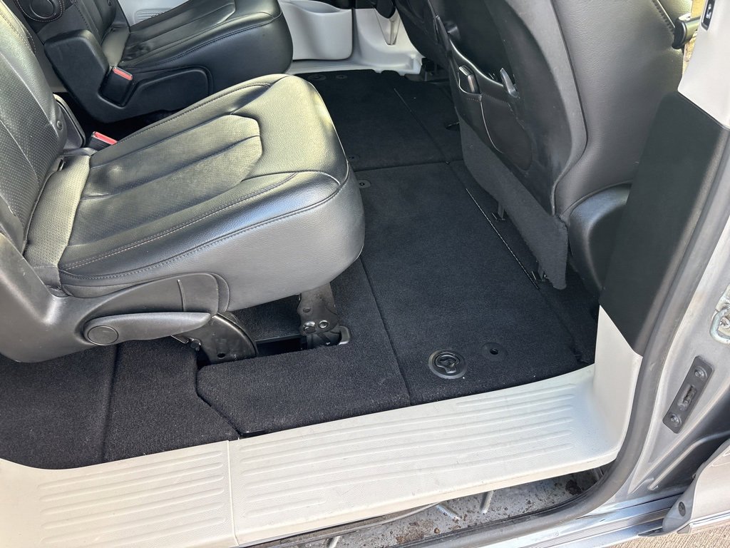 Used 2018 Chrysler Pacifica Touring-L Plus w/ Advanced Safetytec Group image 25