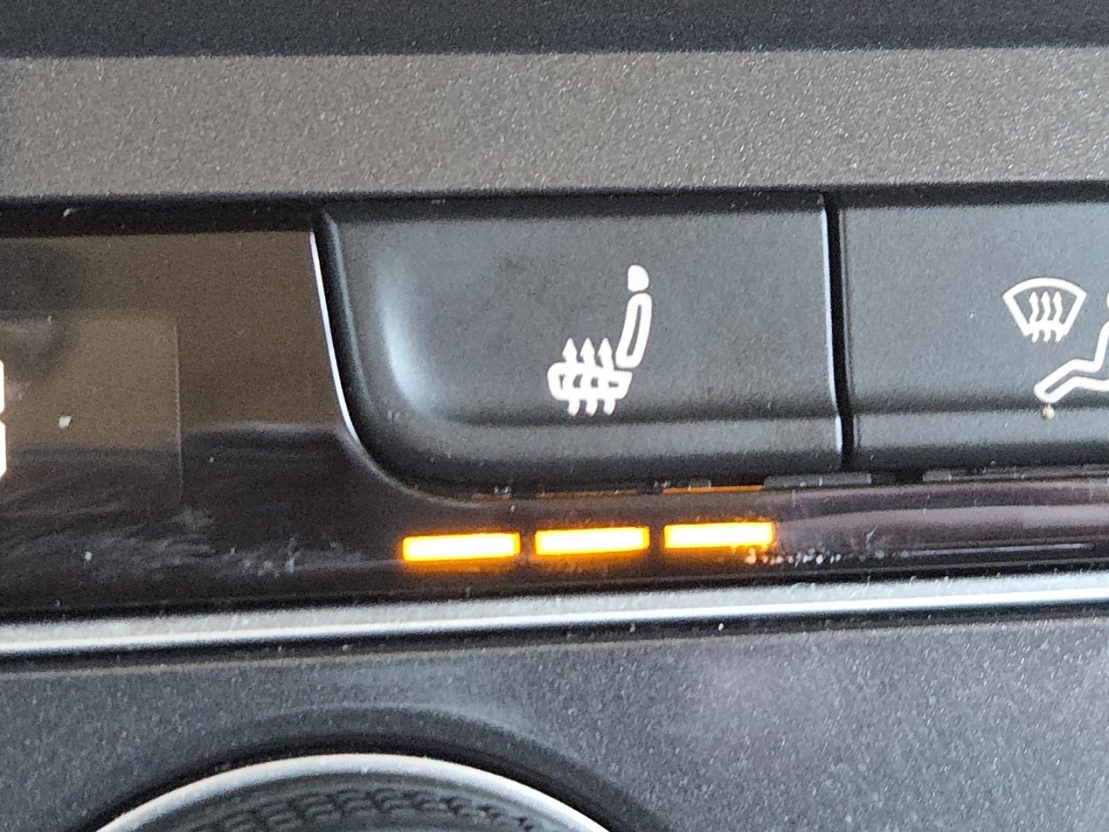 Used 2020 Volkswagen Tiguan SE image 4