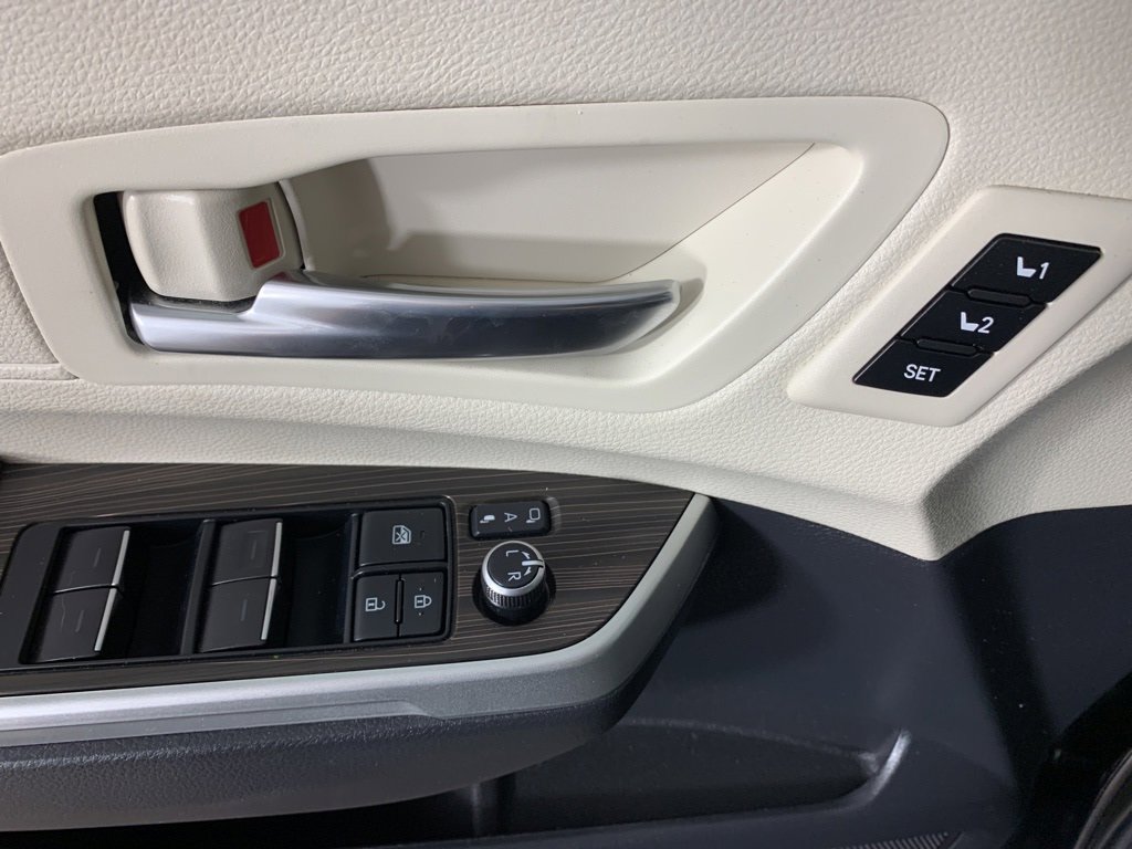 Used 2021 Toyota Sienna Platinum image 17