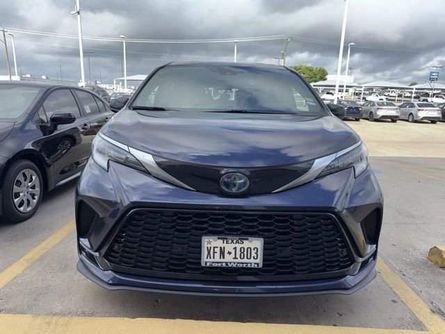 Used 2022 Toyota Sienna XSE image 8