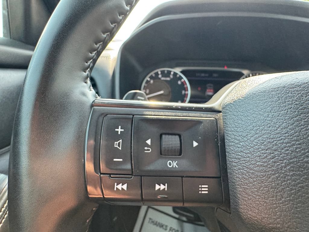 Used 2025 Nissan Rogue SV AWD/4WD image 15