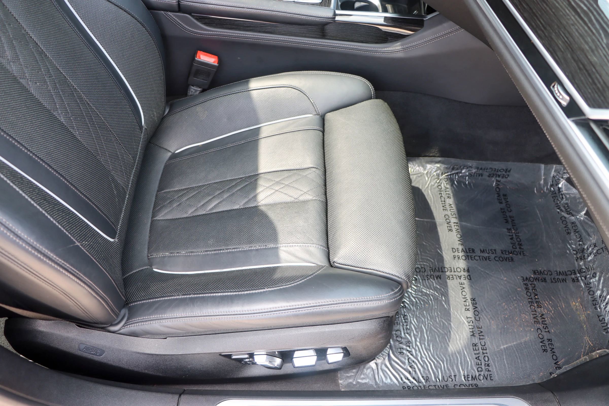 Used 2019 BMW 750i w/ Executive Package RWD image 23