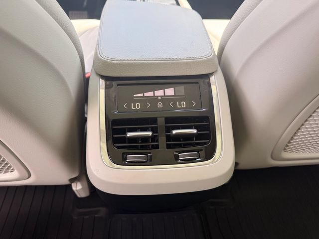 Used 2022 Volvo XC90 T5 Momentum w/ Protection Package Premier FWD image 13