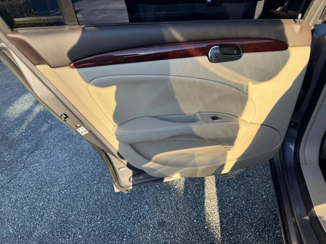 Used 2007 Buick Lucerne CXS FWD image 12