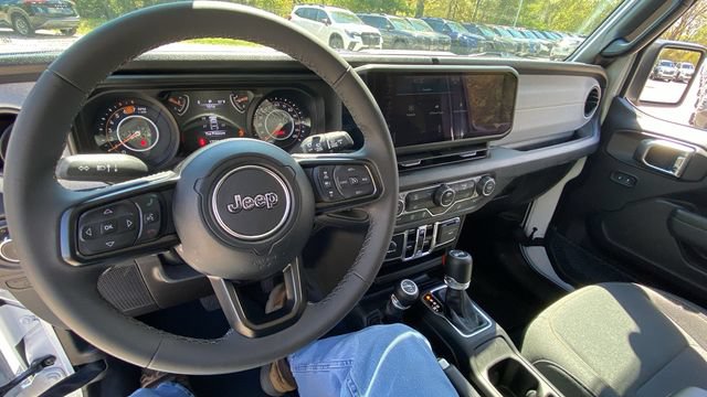 Used 2025 Jeep Wrangler Unlimited Sport AWD/4WD image 17