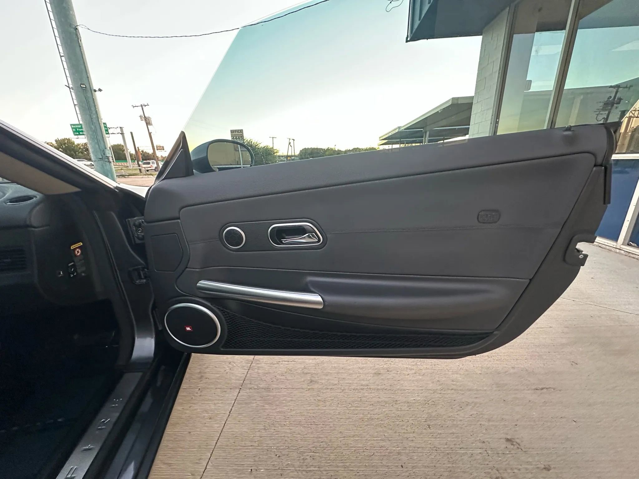 Used 2005 Chrysler Crossfire SRT-6 image 23