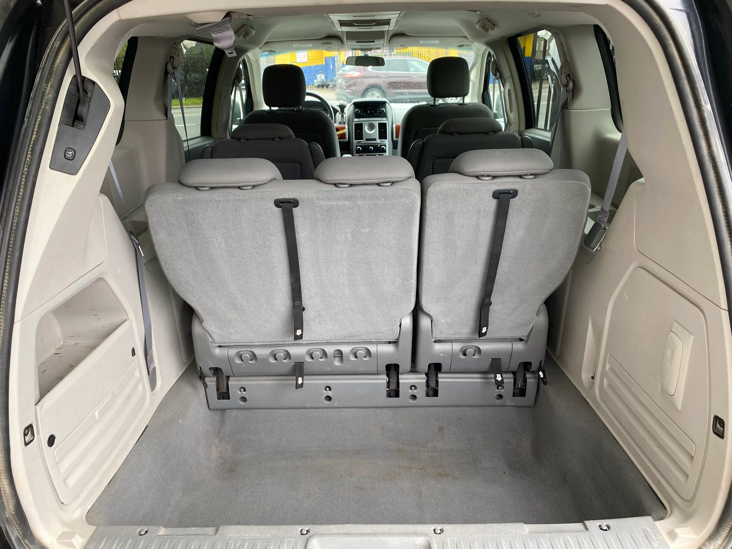 Used 2009 Chrysler Town & Country Touring FWD image 12