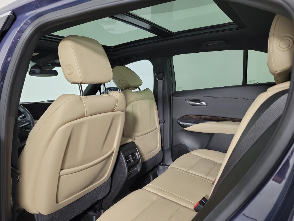 Used 2025 Cadillac XT4 Premium Luxury FWD image 13
