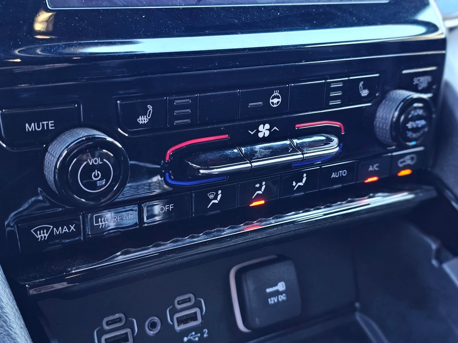 Used 2023 Jeep Grand Cherokee Altitude image 13