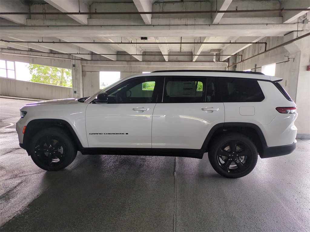 New 2025 Jeep Grand Cherokee L Altitude image 8