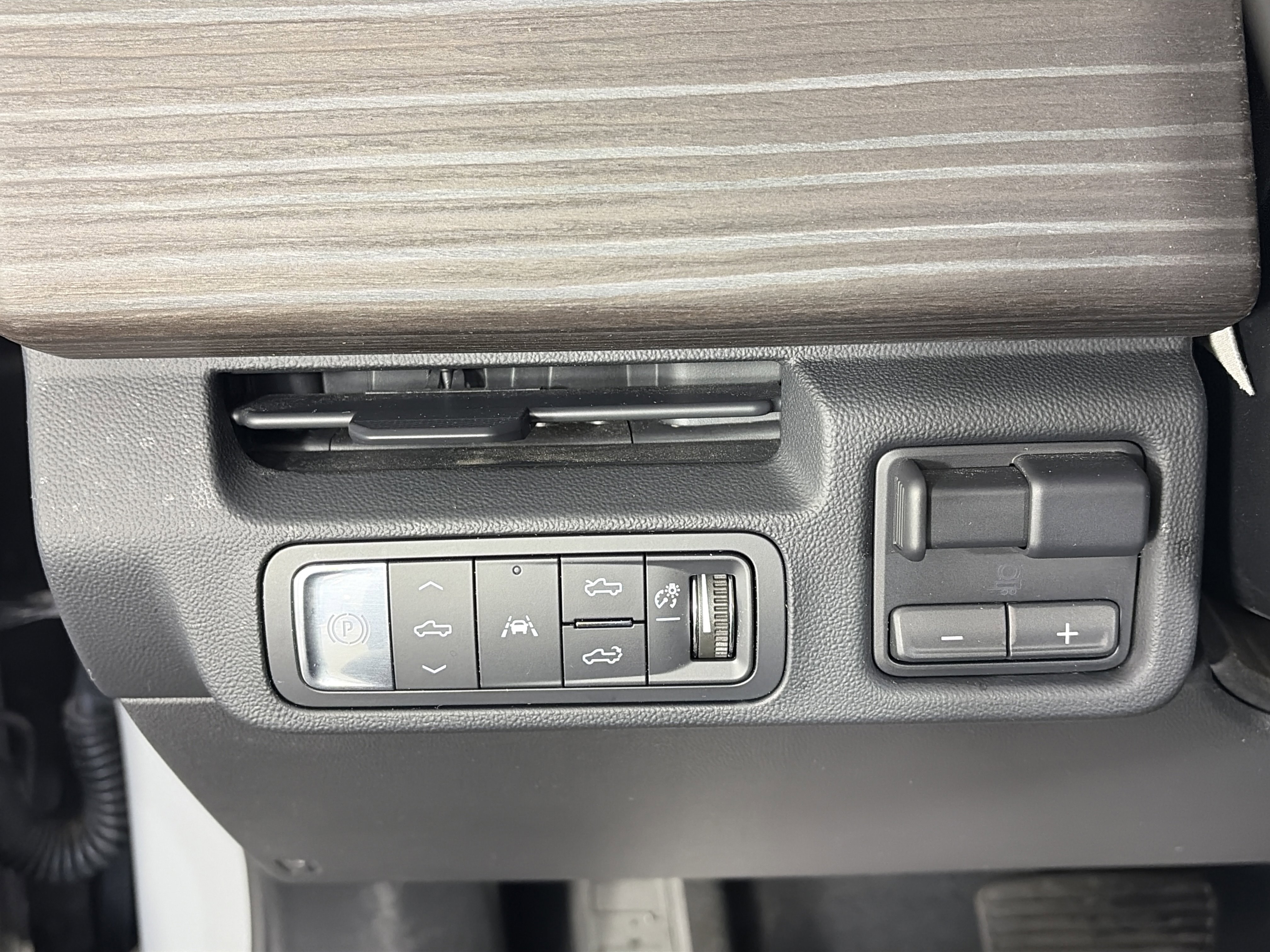 Certified 2024 GMC Sierra EV Denali image 31