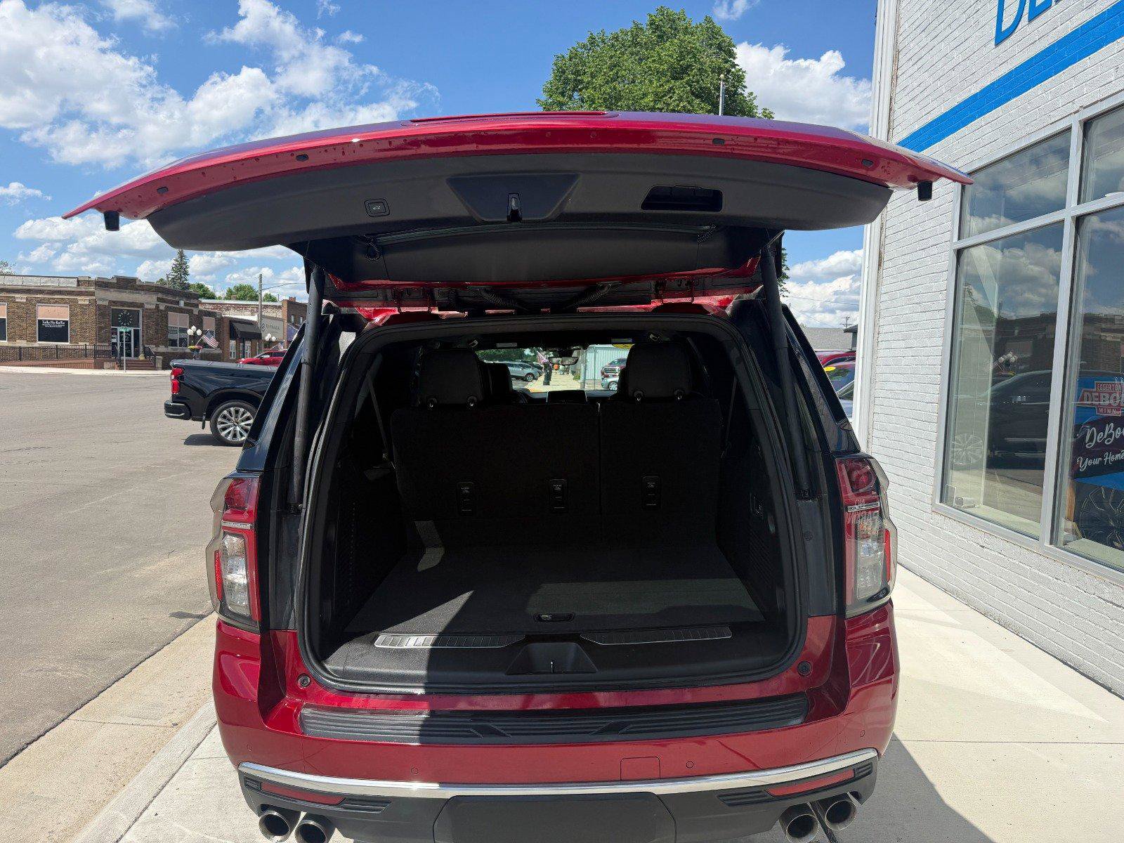 Used 2022 Chevrolet Suburban High Country AWD/4WD image 5
