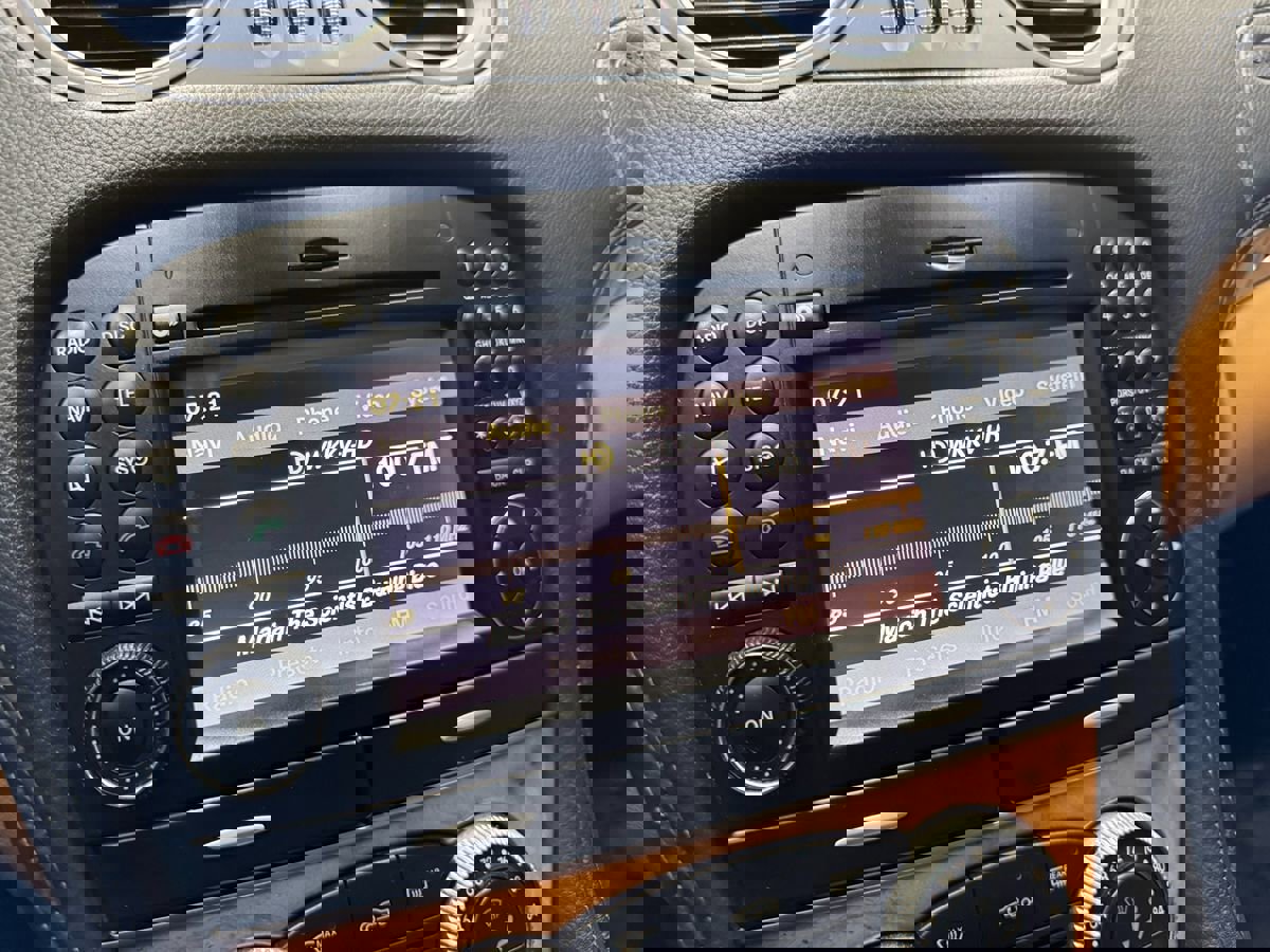 Used 2011 Mercedes-Benz SL 550 image 27