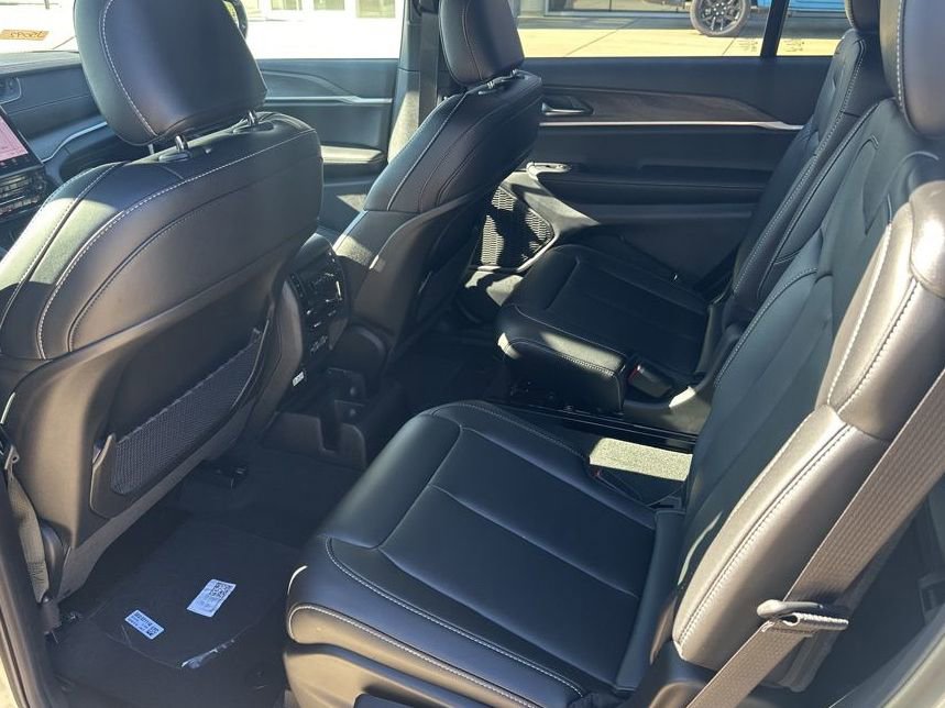 New 2025 Jeep Grand Cherokee L Limited image 13