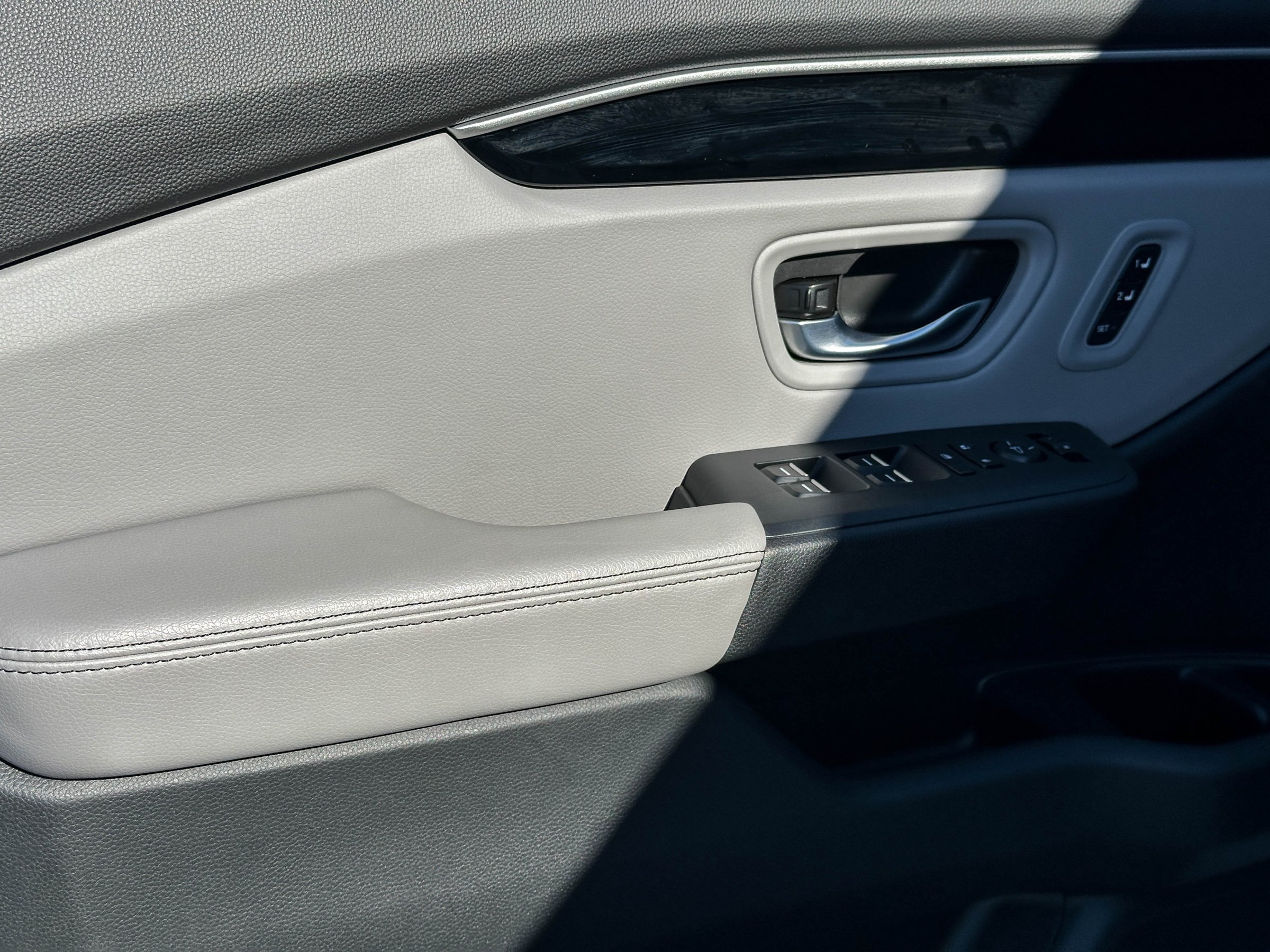 Used 2025 Honda Pilot Touring image 17