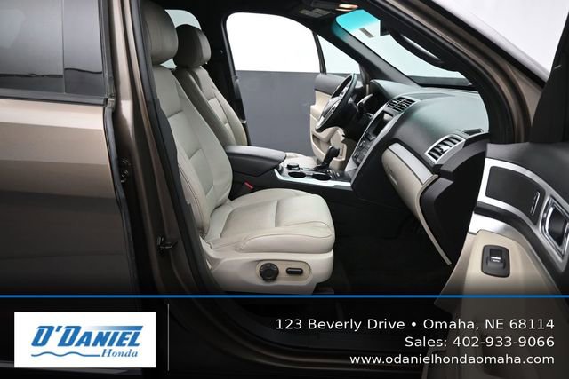 Used 2015 Ford Explorer XLT w/ Equipment Group 202B AWD/4WD image 44