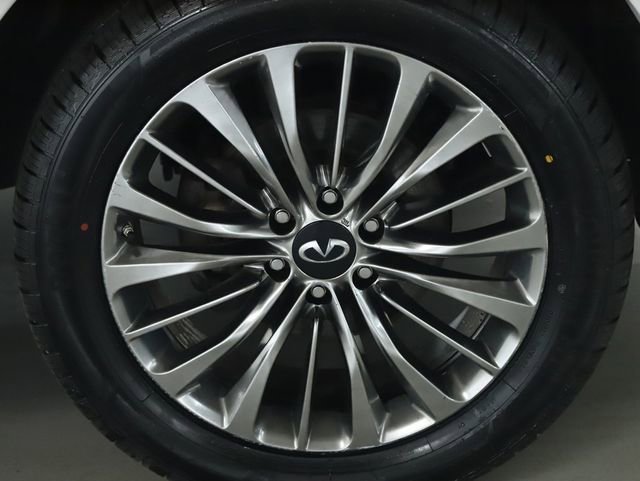 Used 2018 INFINITI QX80 2WD w/ Driver Assistance Package image 12