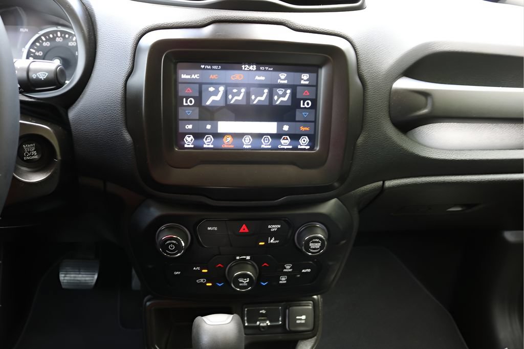 Used 2021 Jeep Renegade Latitude FWD image 21