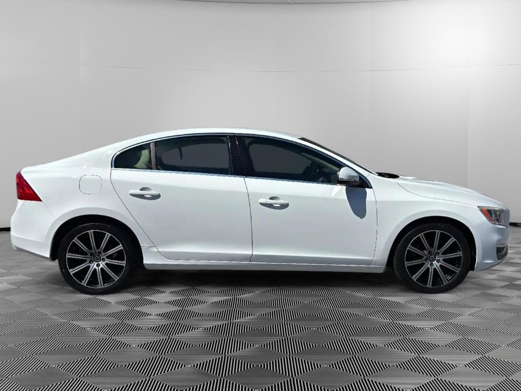 Used 2017 Volvo S60 T5 Inscription image 6