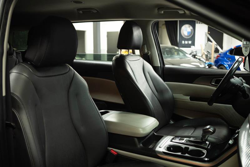 Used 2024 Kia Carnival LX image 15