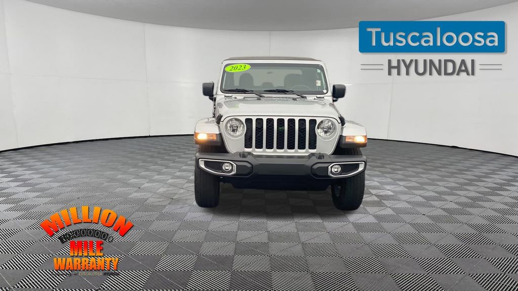 Used 2023 Jeep Gladiator Sport image 2