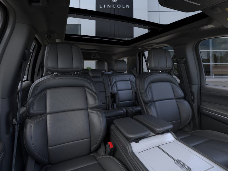 New 2025 Lincoln Navigator Reserve w/ Jet Appearance Package image 10
