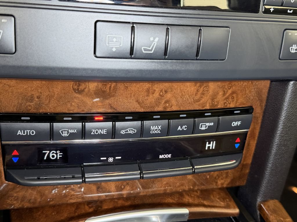 Used 2013 Mercedes-Benz E 350 4MATIC Sedan image 25