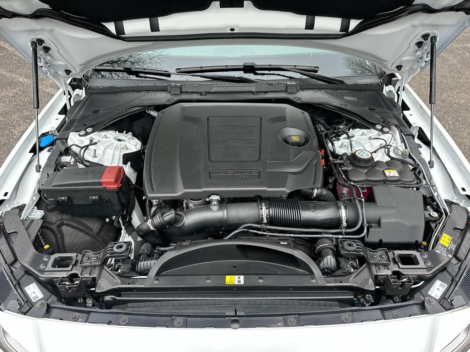 New 2024 Jaguar XF R-Dynamic SE AWD/4WD image 21