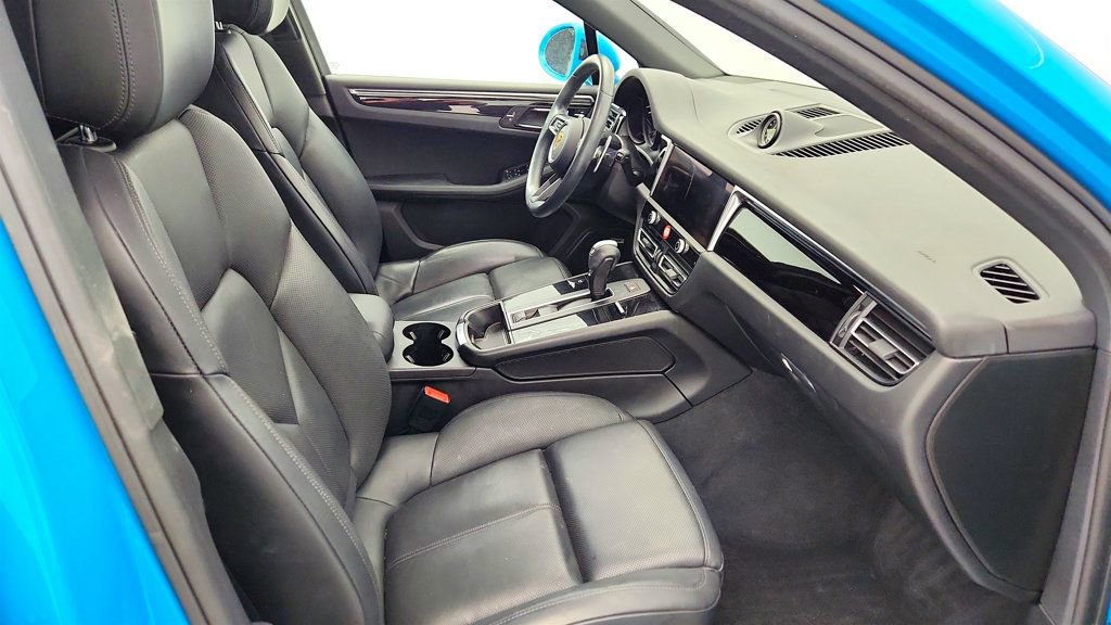 Used 2022 Porsche Macan w/ Premium Package Plus image 22