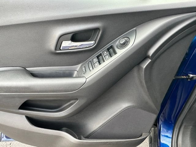 Used 2017 Chevrolet Trax LS AWD/4WD image 20