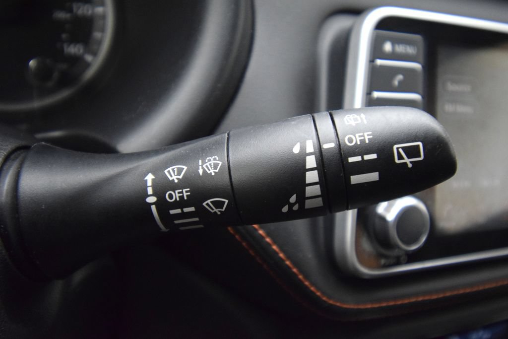 Used 2020 Nissan Kicks SR w/ Exterior Package FWD image 36