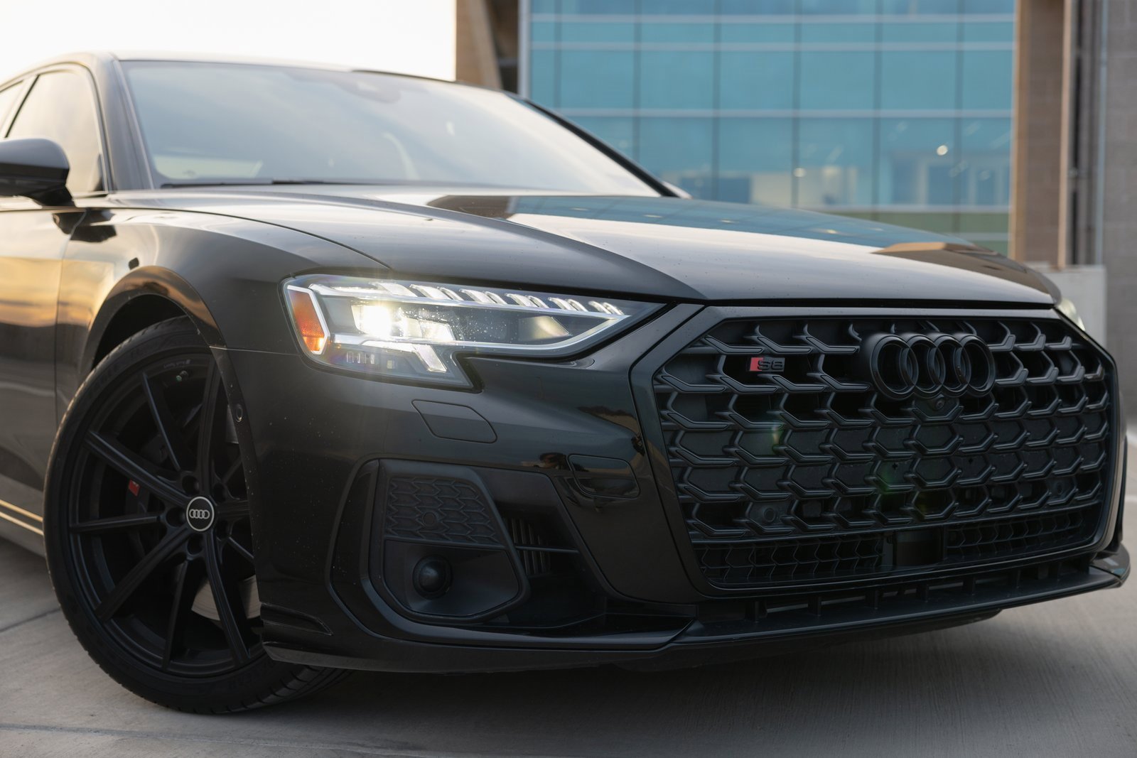 Used 2024 Audi S8 4.0T image 4