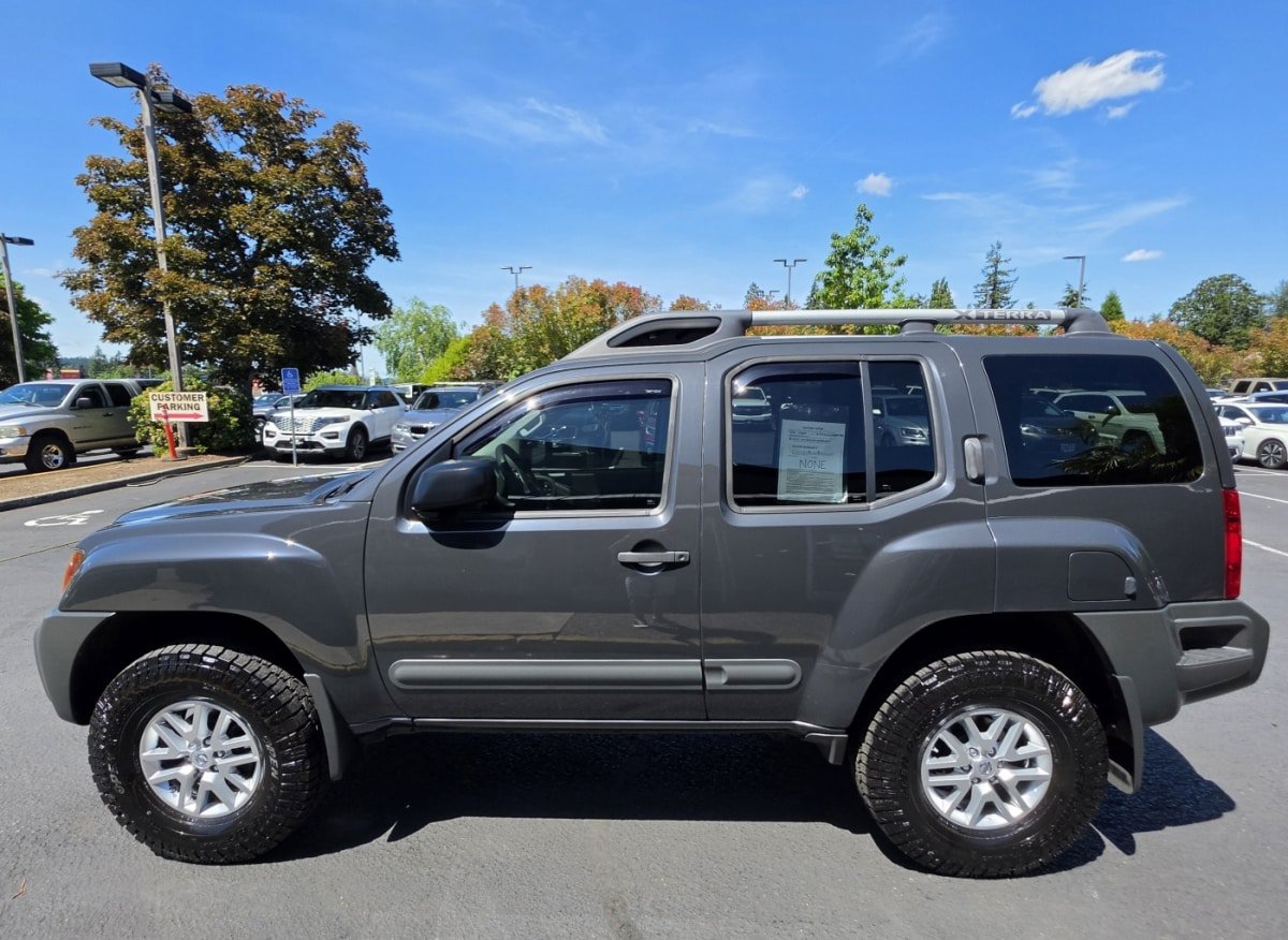 Used 2014 Nissan Xterra S AWD/4WD image 2