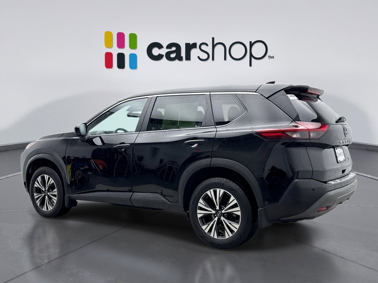 Used 2023 Nissan Rogue SV image 3