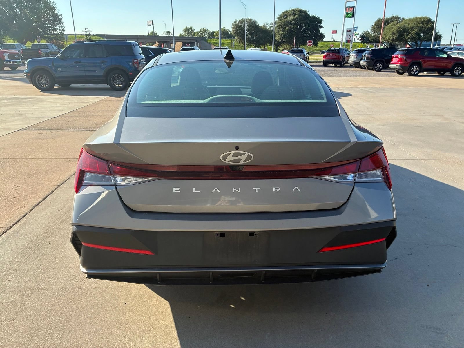 Used 2024 Hyundai Elantra SEL FWD image 9